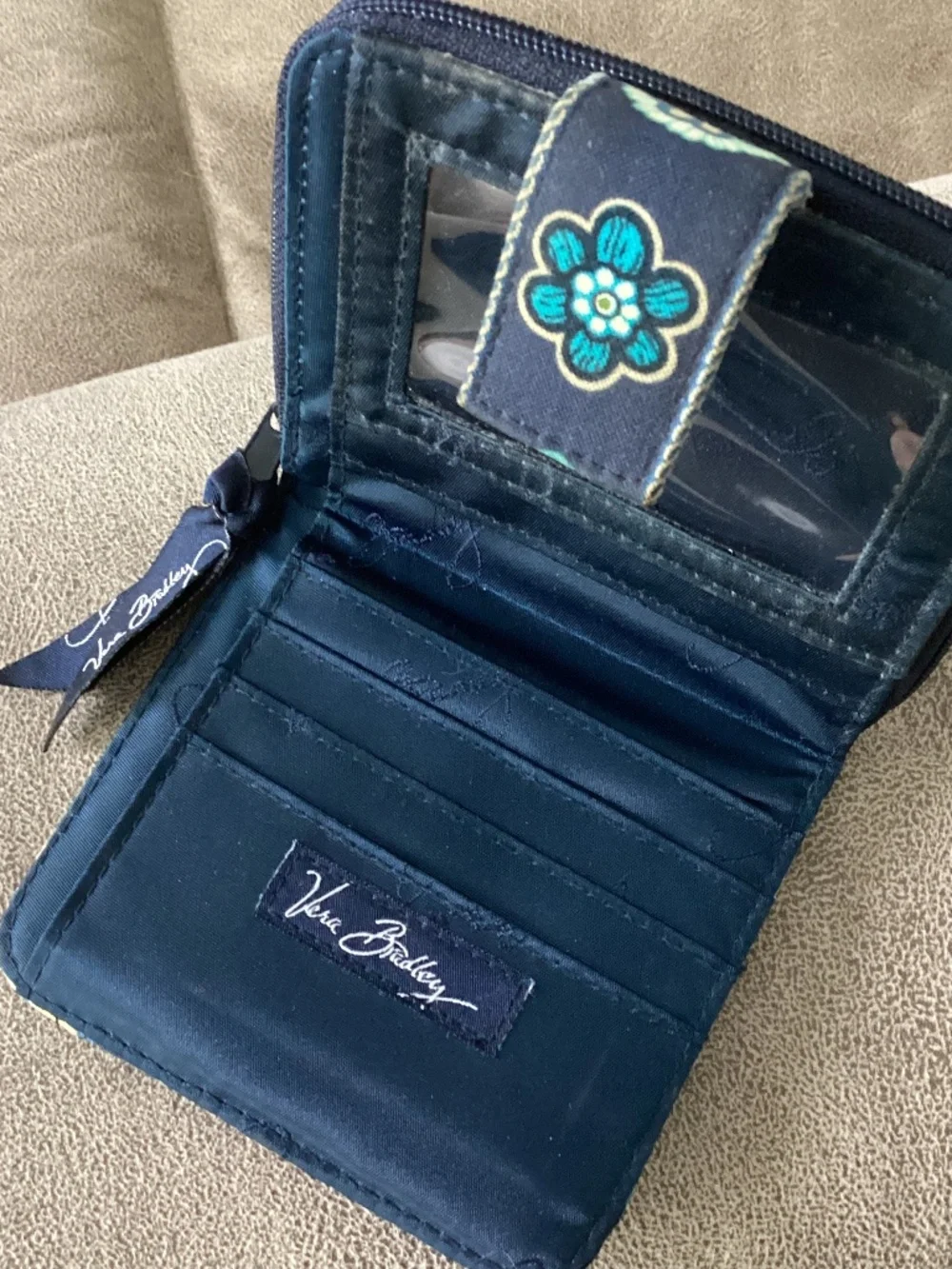Vera Bradley vintage bifold blue floral wallet like new - Picture 4 of 6